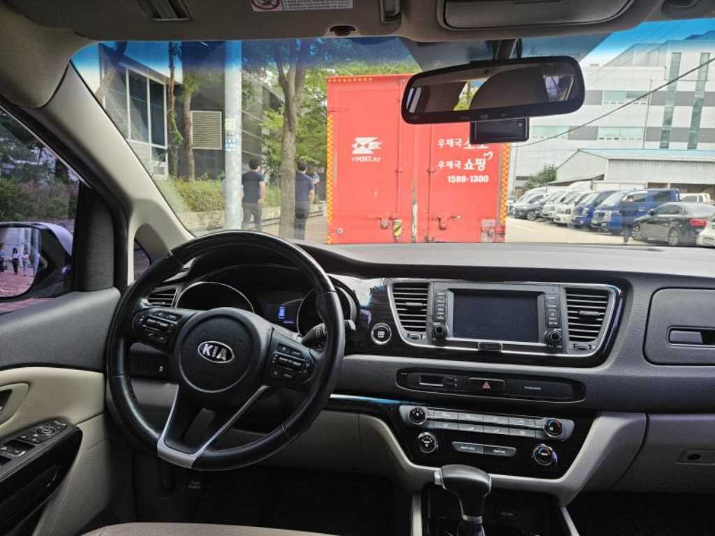 KIA Carnival - Vista 9