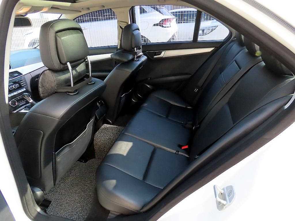 Mercedes Benz C Class - Vista 6