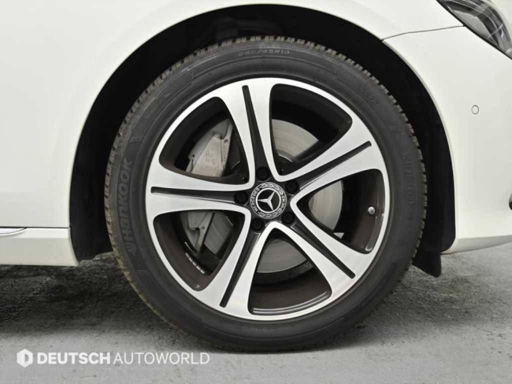 Mercedes Benz E class - Vista 6