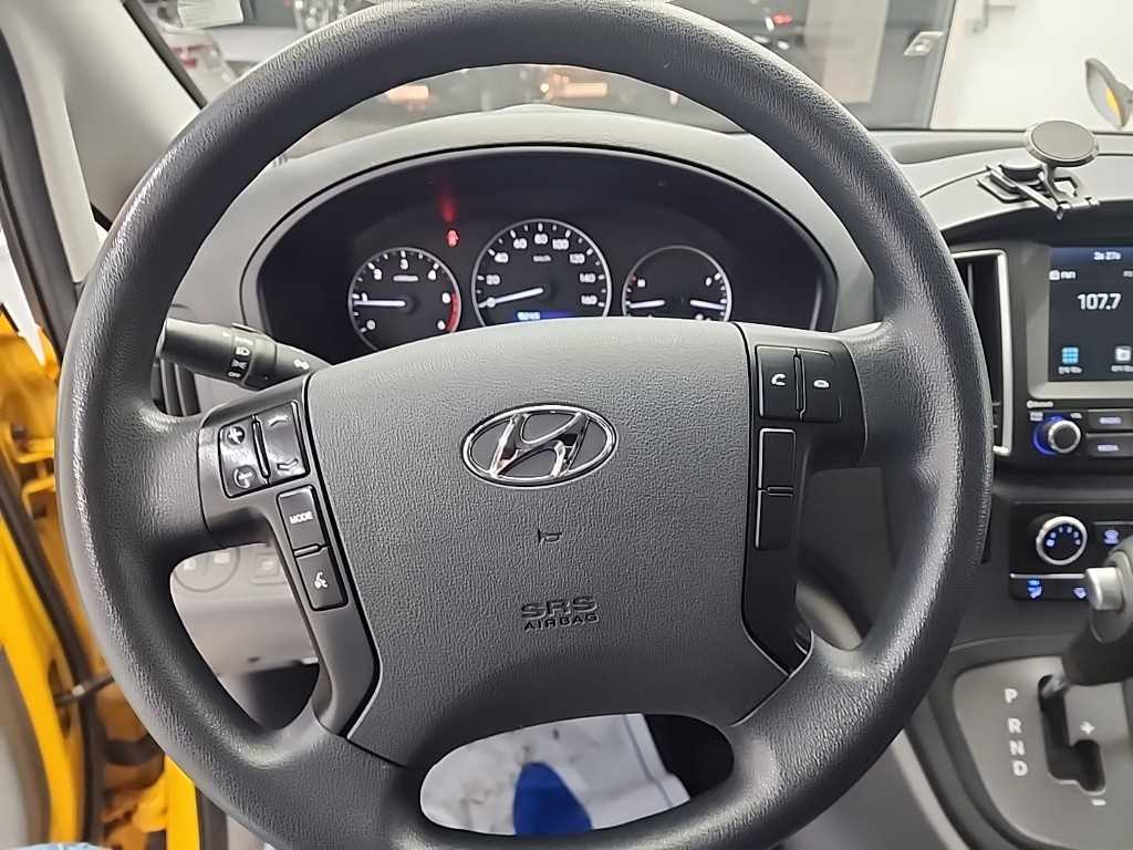 HYUNDAI Starex - Vista 9