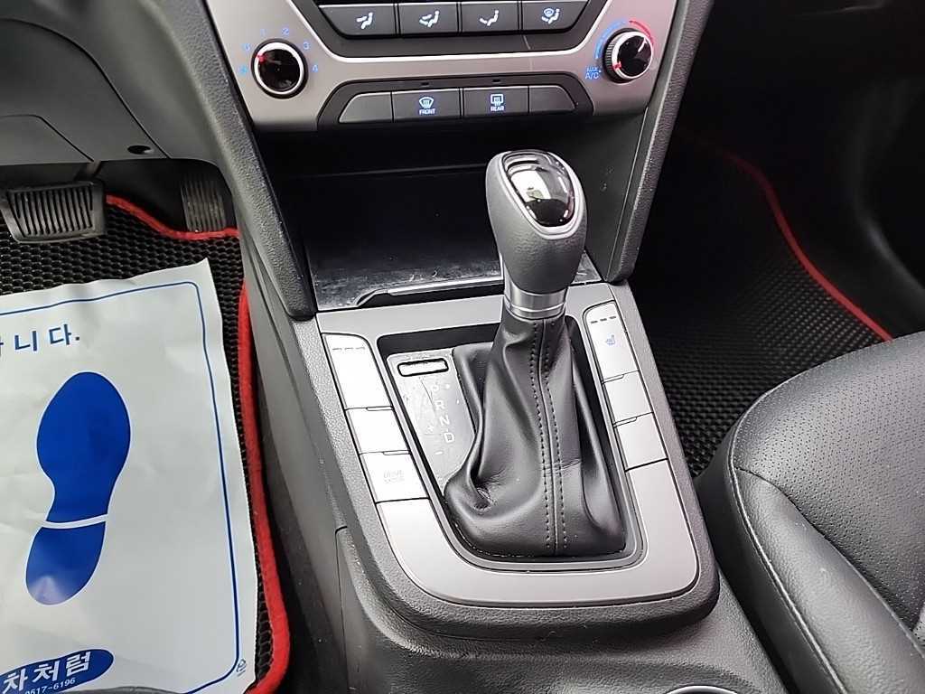 HYUNDAI Avante - Vista 8