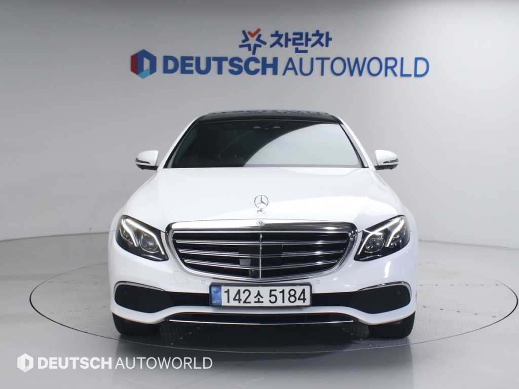 Mercedes Benz E class - Vista 3