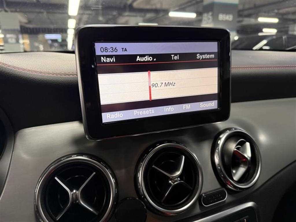 Mercedes Benz GLA Class - Vista 11