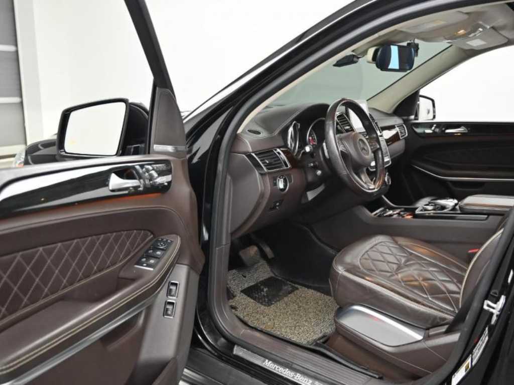 Mercedes Benz GLS Class - Vista 11