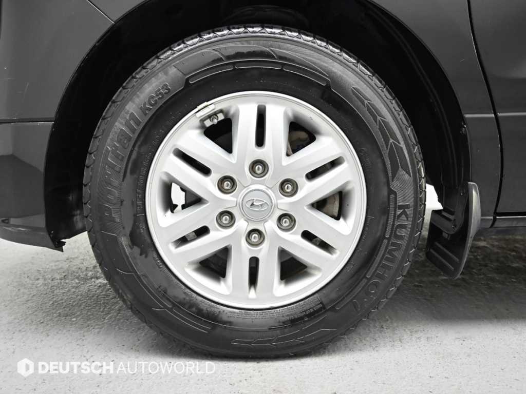 HYUNDAI Starex - Vista 5