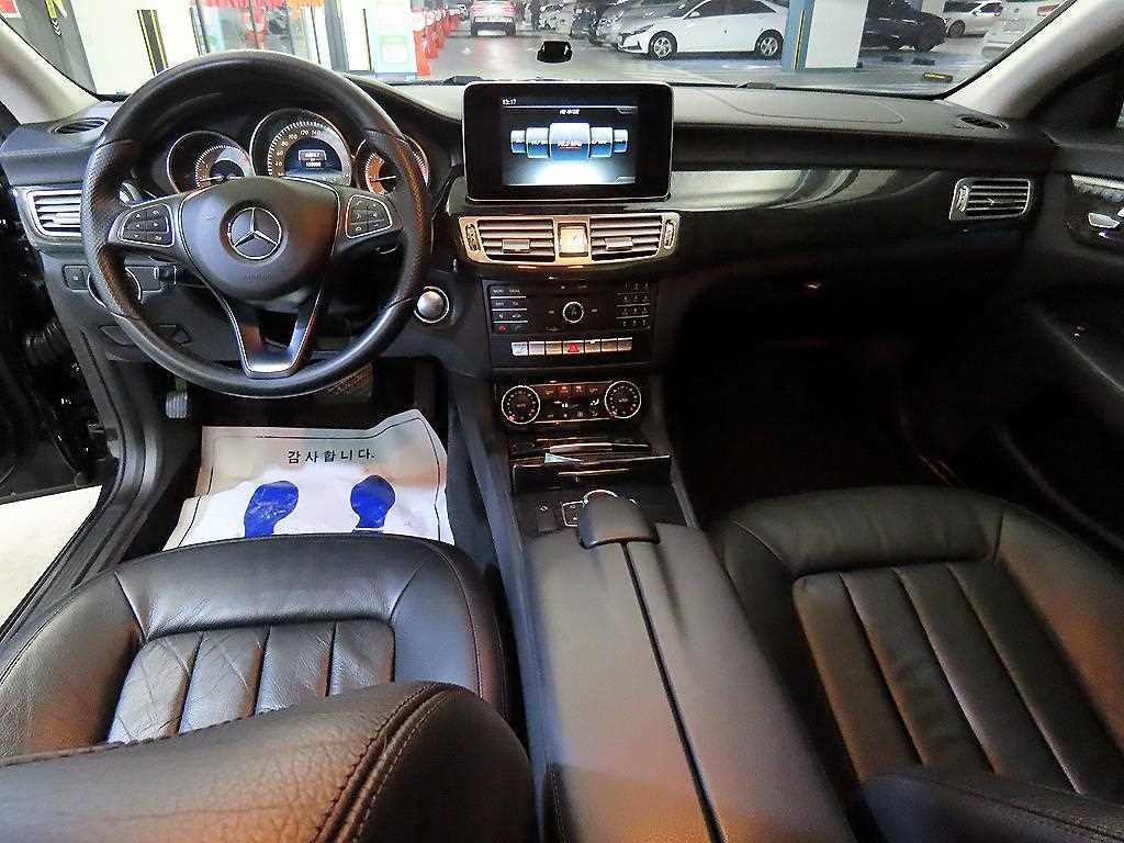 Mercedes Benz CLS Class - Vista 10