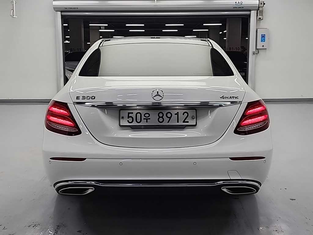 Mercedes Benz E class - Vista 3