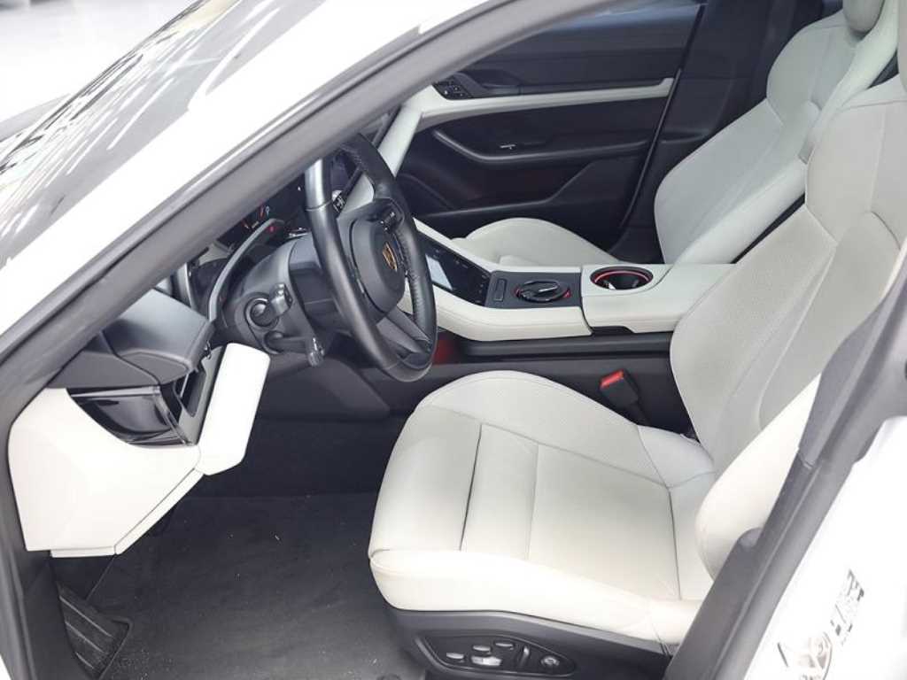 Porsche Taycan - Vista 8