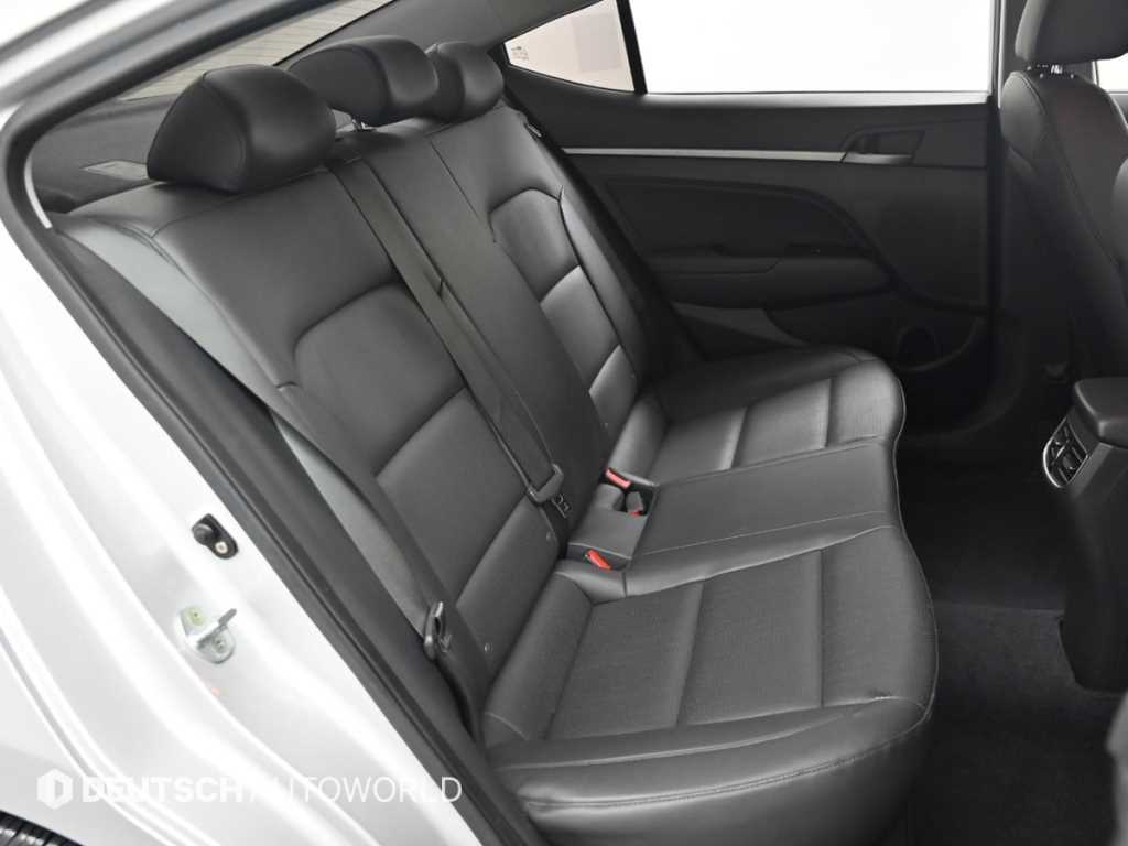 HYUNDAI Avante - Vista 12