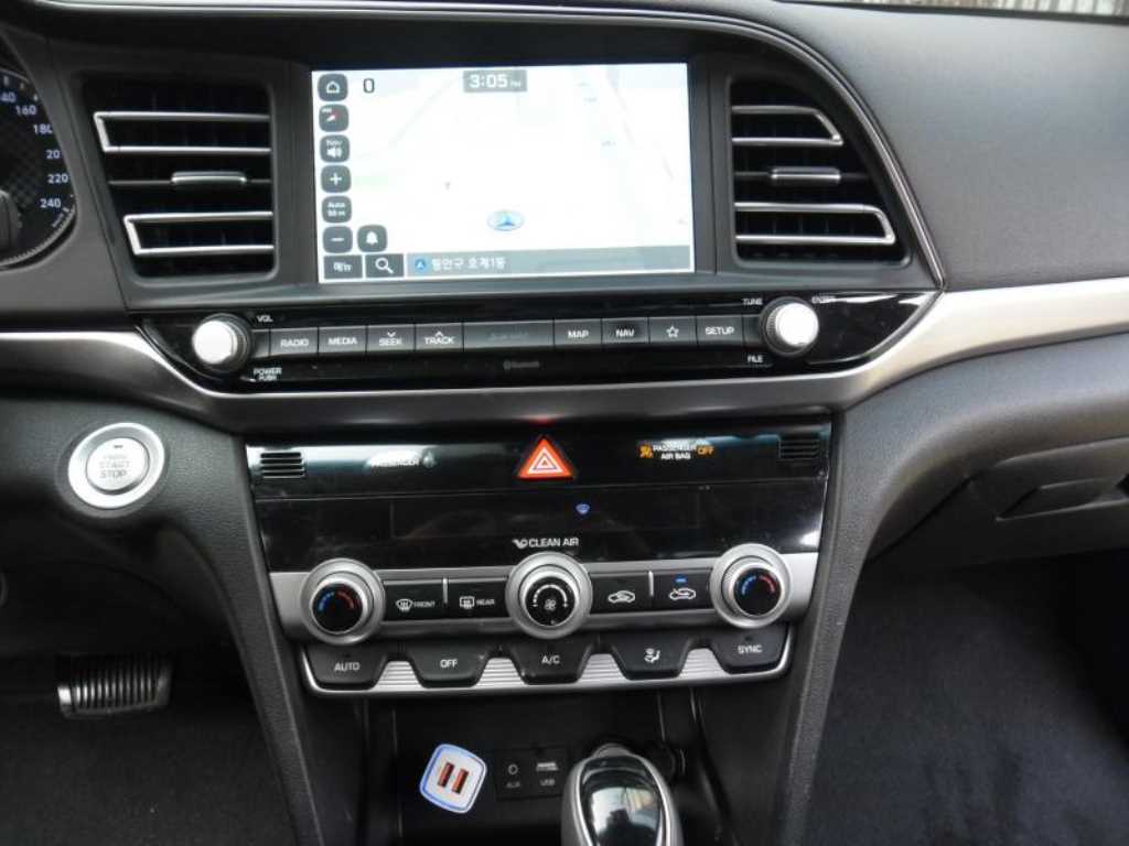 HYUNDAI Avante - Vista 9