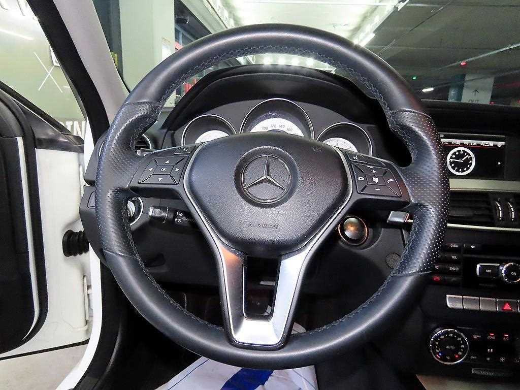 Mercedes Benz C Class - Vista 8