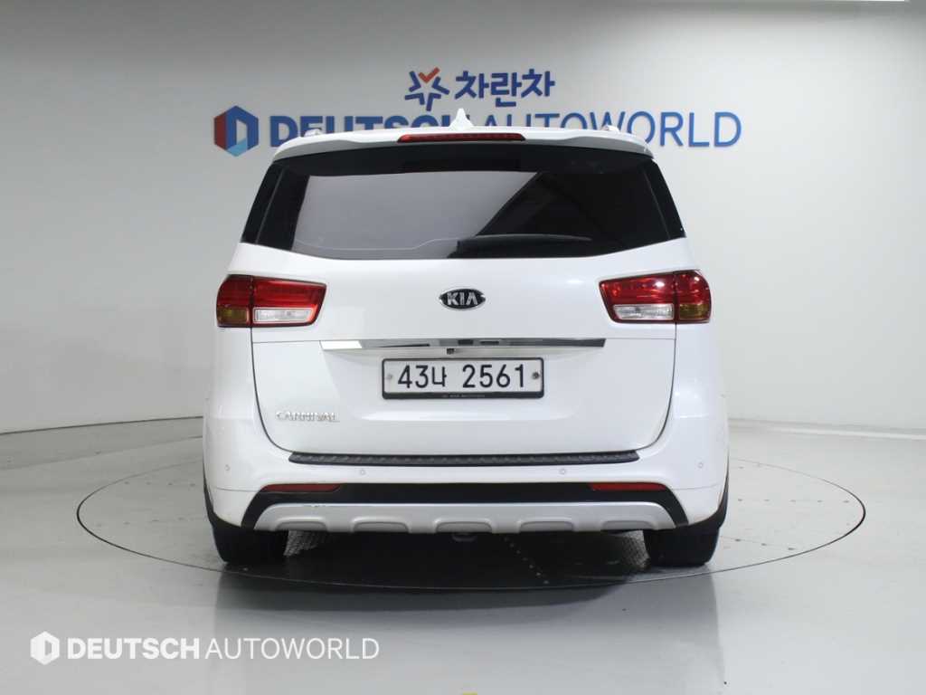 KIA Carnival - Vista 4