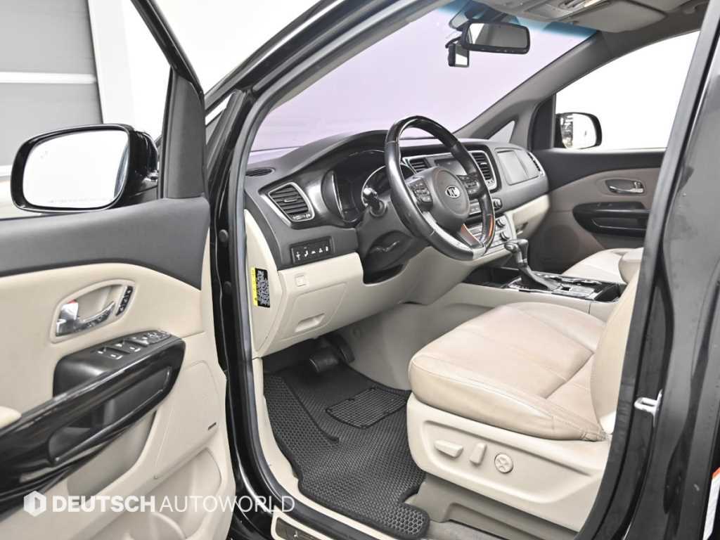 KIA Carnival - Vista 10