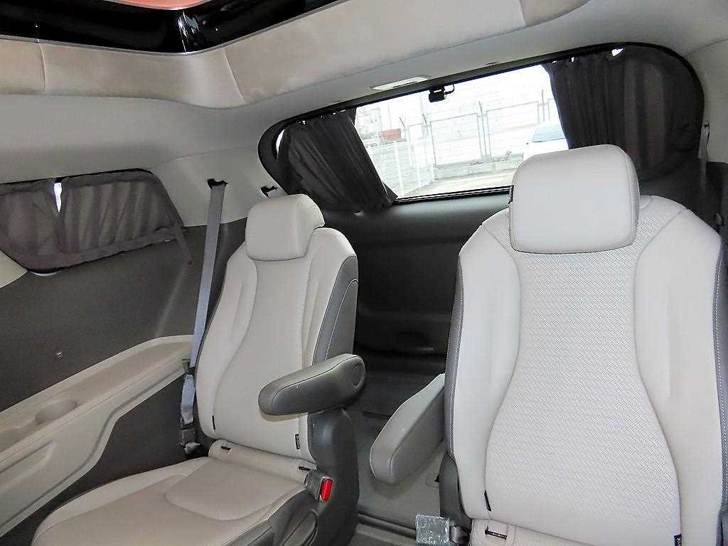 KIA Carnival - Vista 7