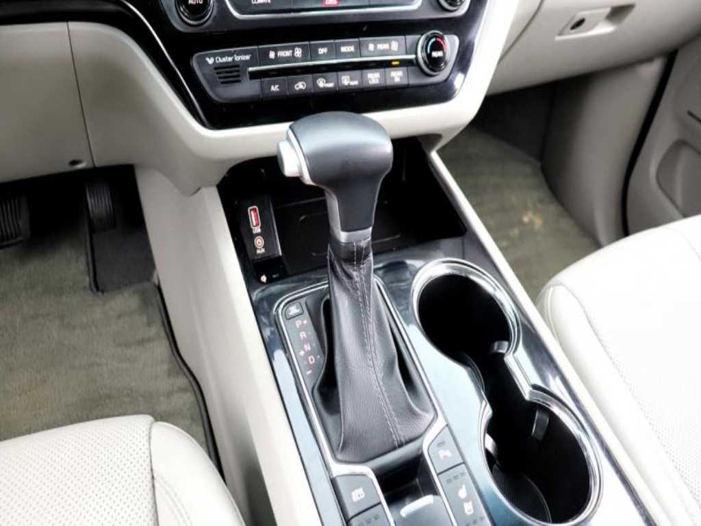 KIA Carnival - Vista 5