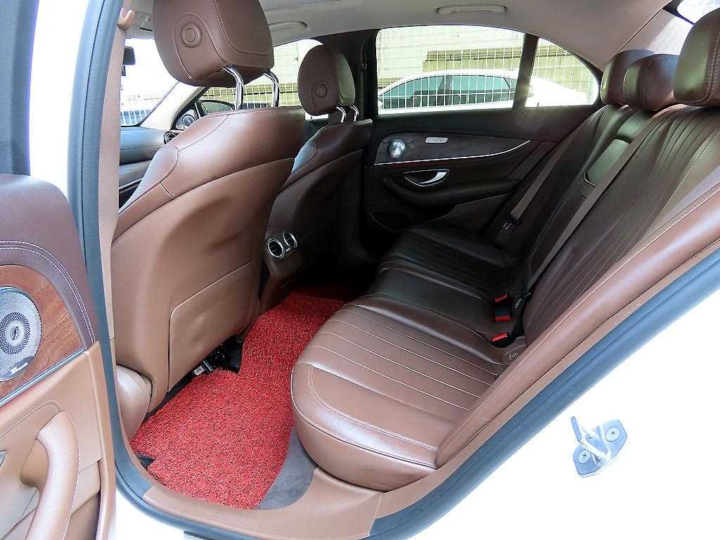 Mercedes Benz E class - Vista 6