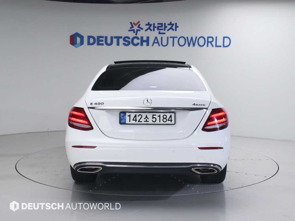 Mercedes Benz E class - Vista 4