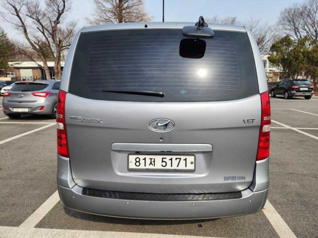 HYUNDAI Starex - Vista 5