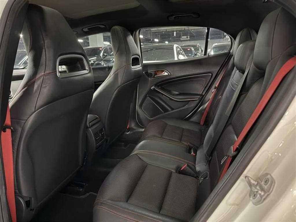 Mercedes Benz GLA Class - Vista 9