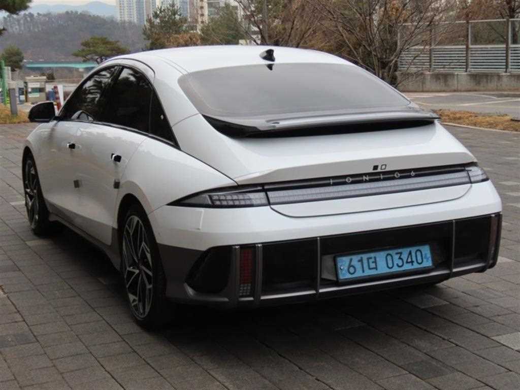 HYUNDAI Ioniq 6 - Vista 4