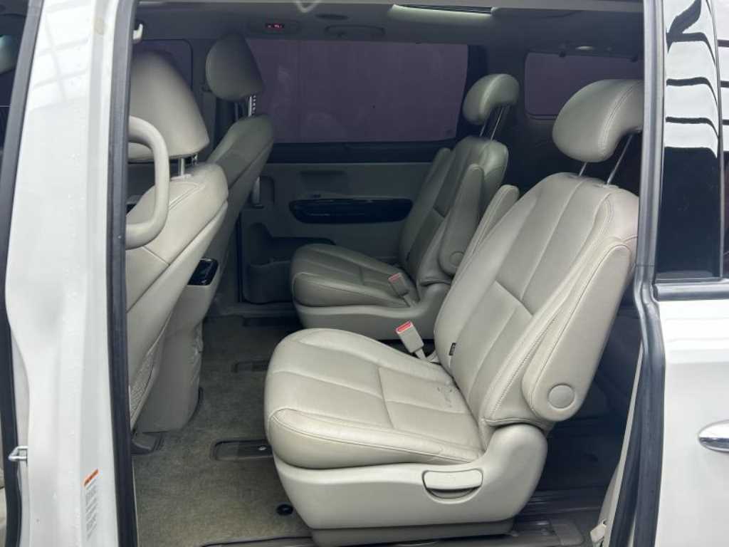 KIA Carnival - Vista 6