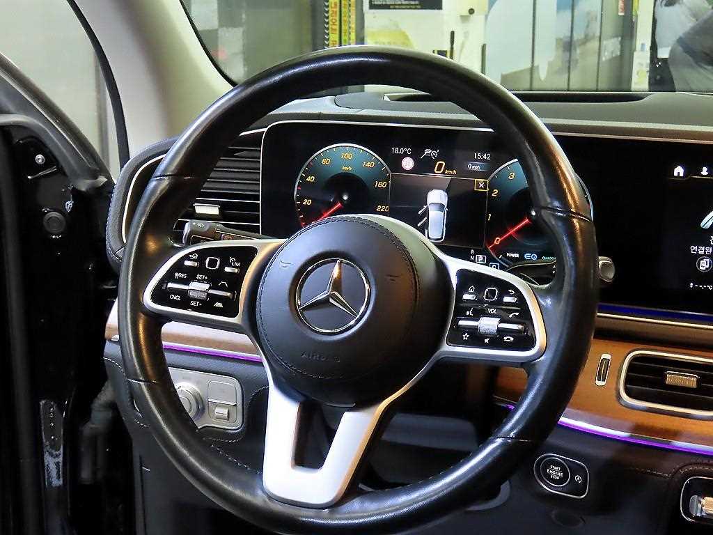 Mercedes Benz GLE Class - Vista 8