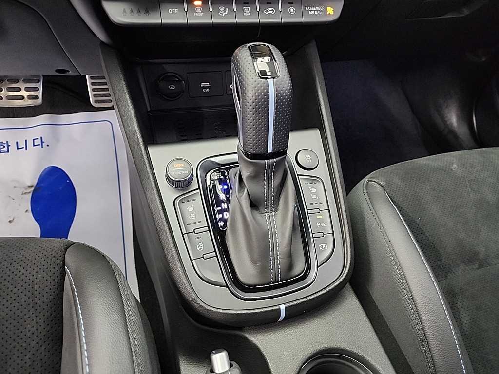 HYUNDAI Kona - Vista 8