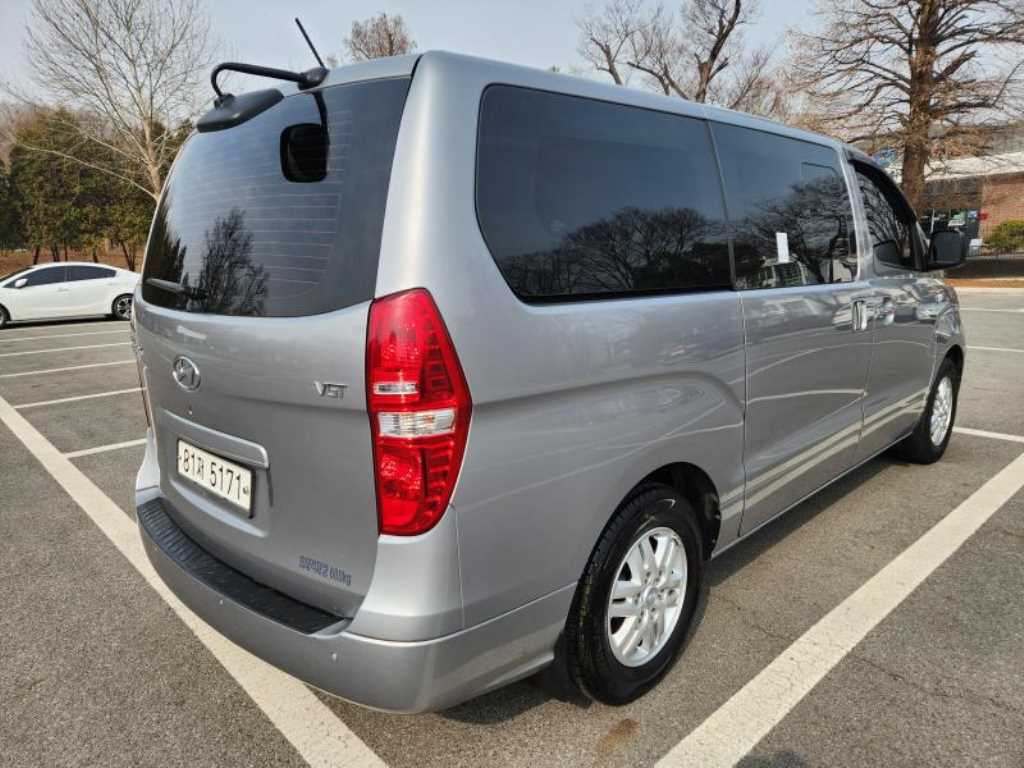 HYUNDAI Starex - Vista 4