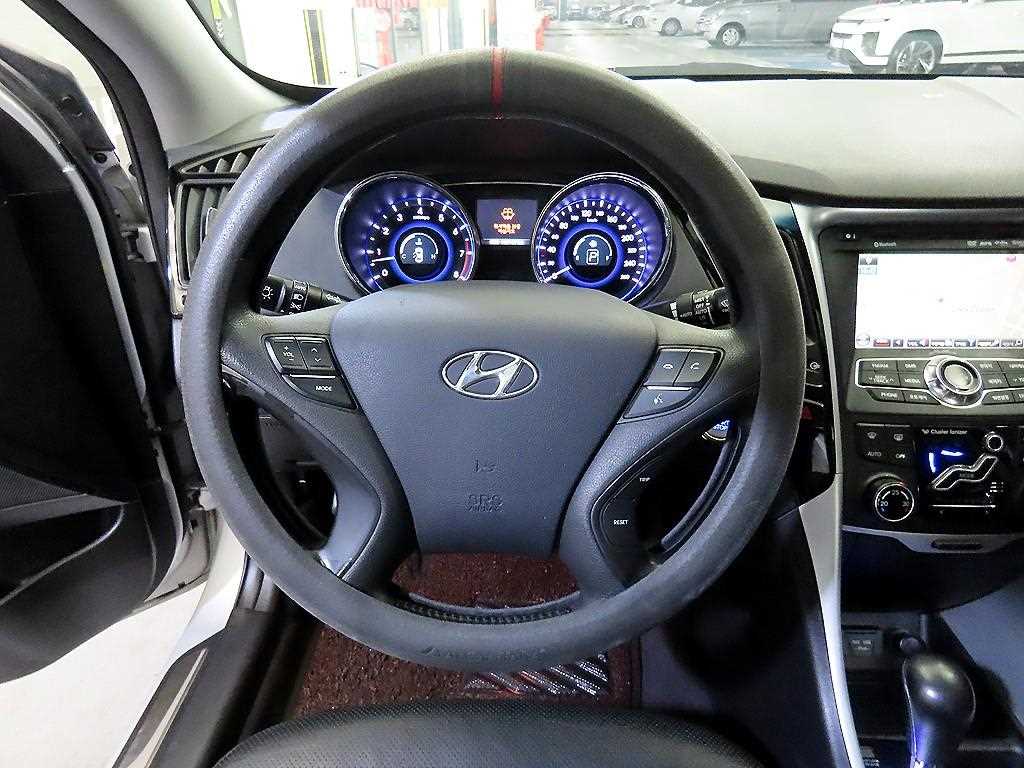 HYUNDAI Sonata - Vista 8