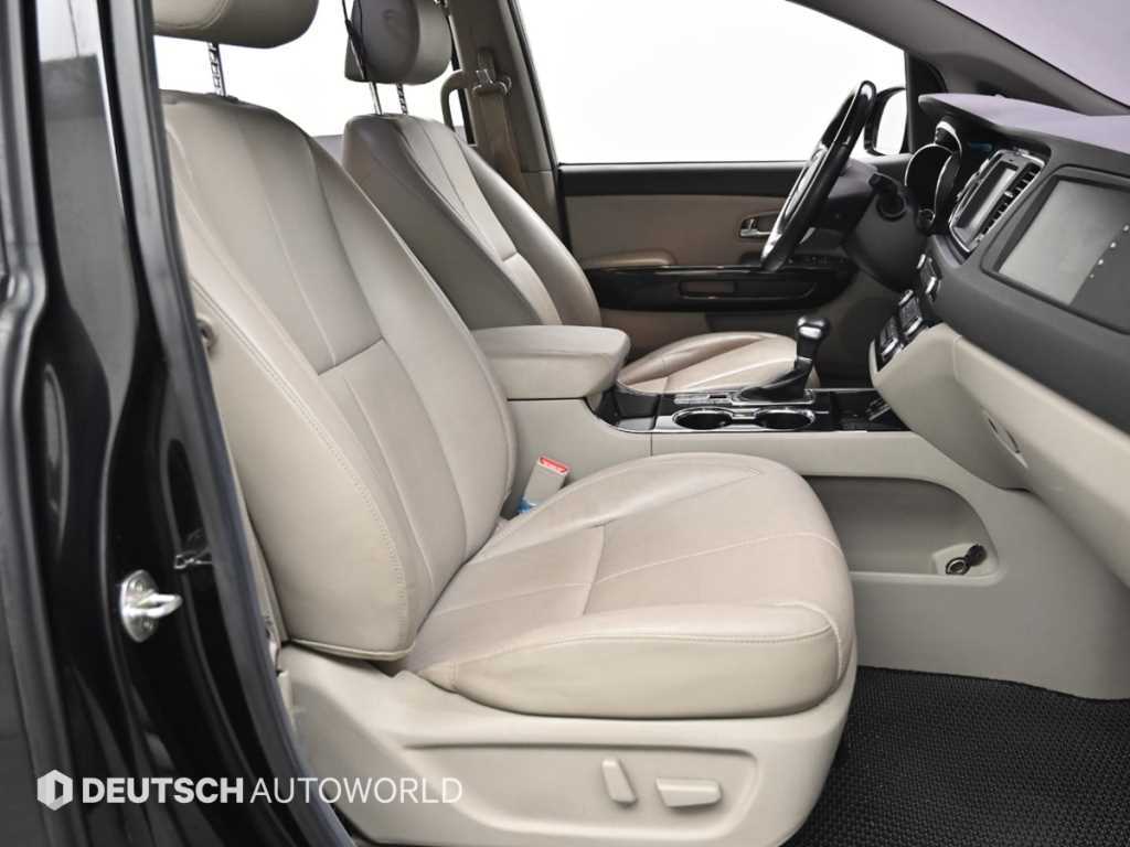 KIA Carnival - Vista 12