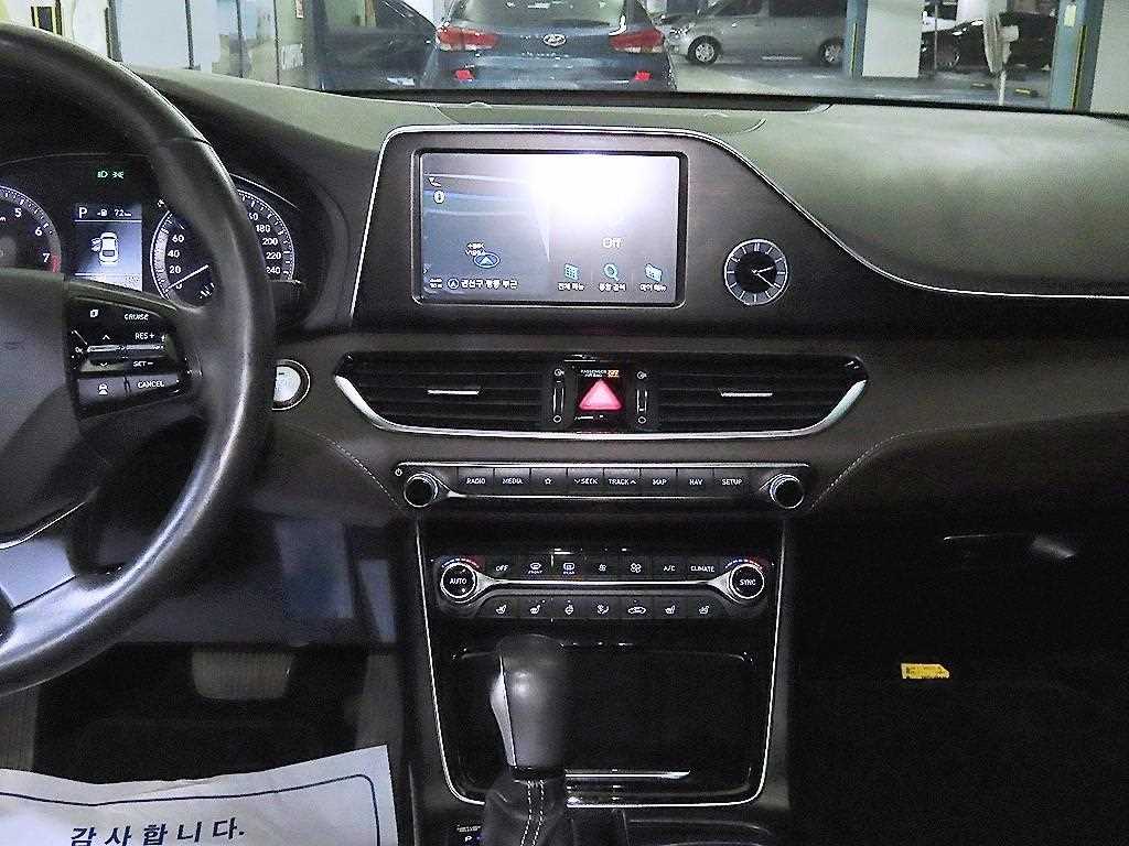 HYUNDAI Grandeur - Vista 11