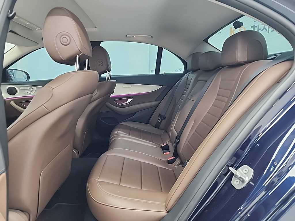 Mercedes Benz E class - Vista 12