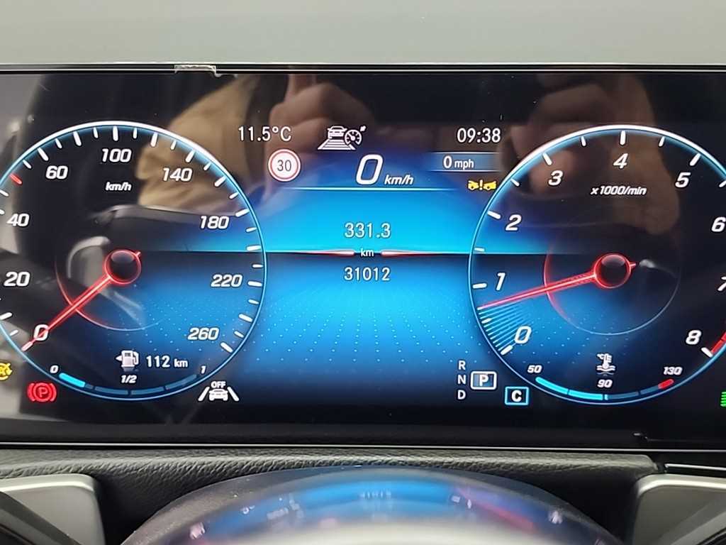 Mercedes Benz GLB Class - Vista 6