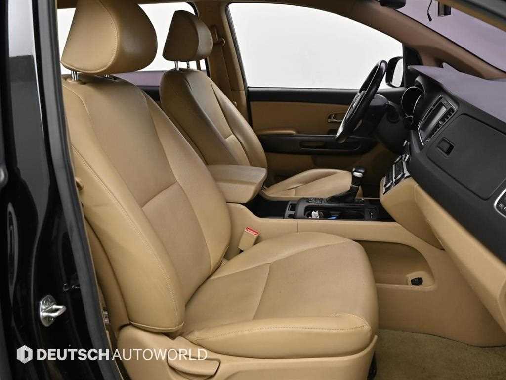 KIA Carnival - Vista 10