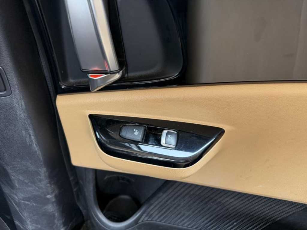 KIA Carnival - Vista 9