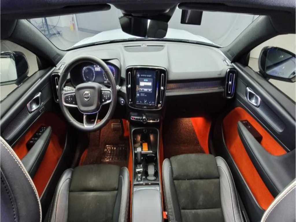 Volvo XC40 - Vista 8