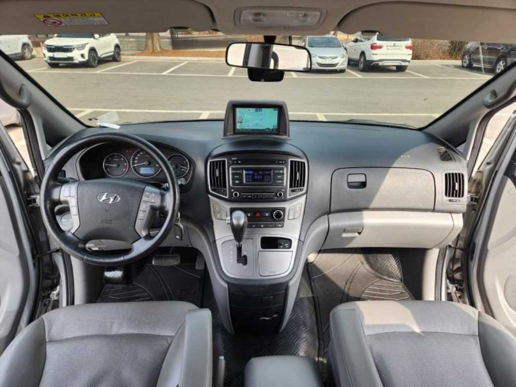 HYUNDAI Starex - Vista 12