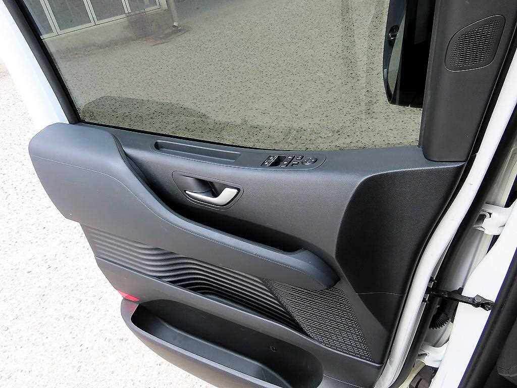 HYUNDAI Staria - Vista 12