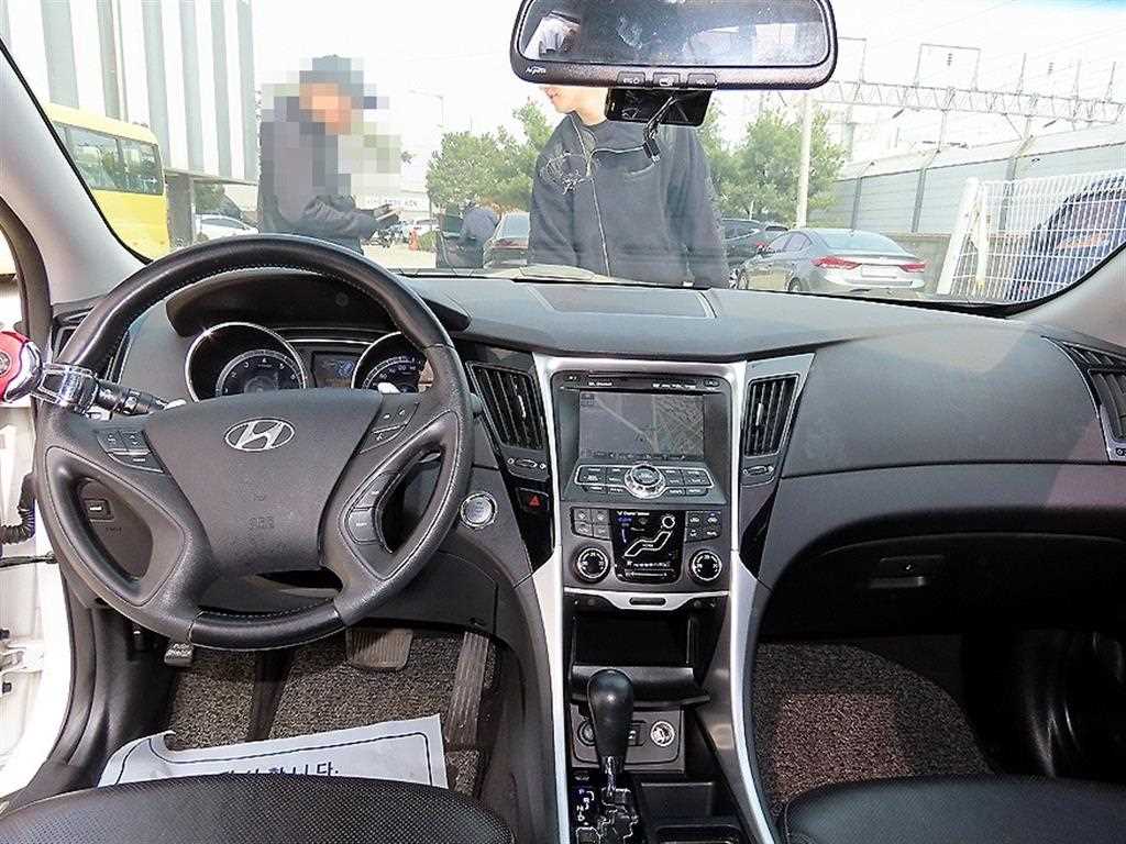 HYUNDAI Sonata - Vista 7