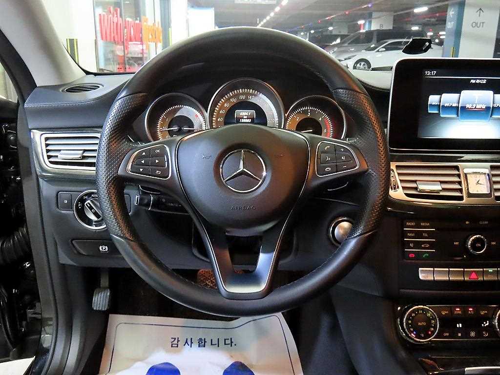 Mercedes Benz CLS Class - Vista 8