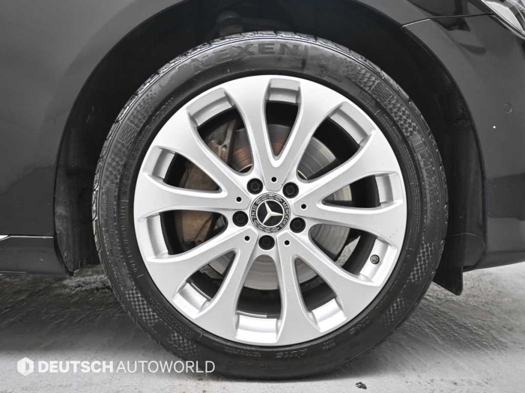 Mercedes Benz E class - Vista 5