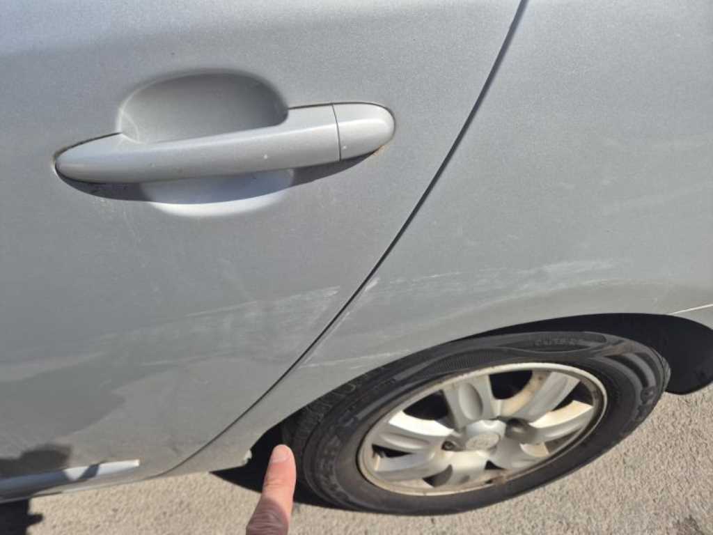 KIA Carens - Vista 9