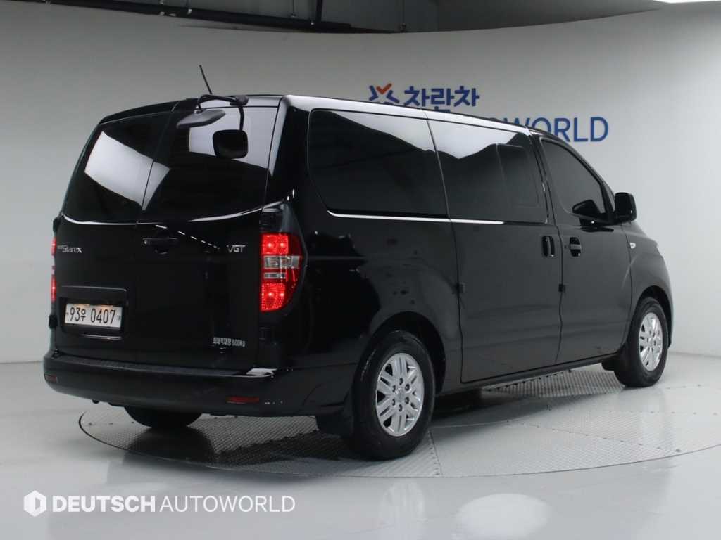 HYUNDAI Starex - Vista 2
