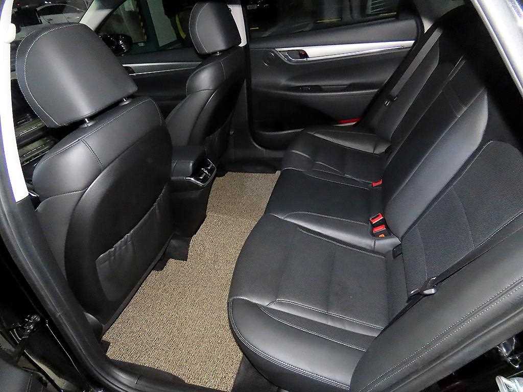 HYUNDAI Grandeur - Vista 7