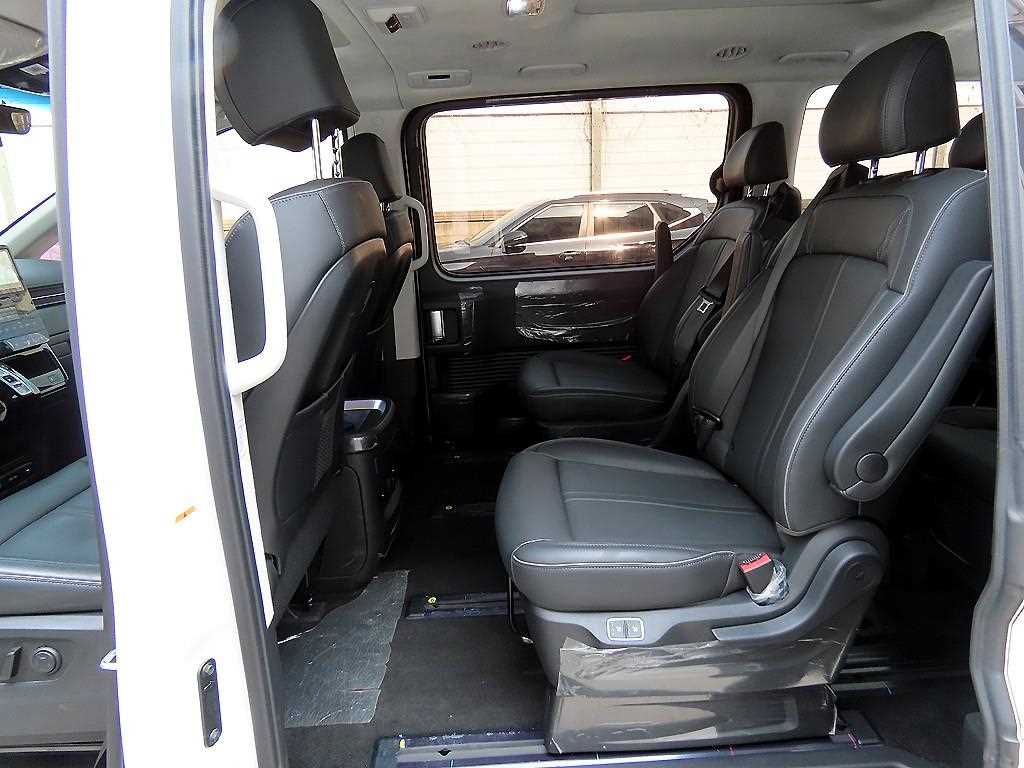 HYUNDAI Staria - Vista 6