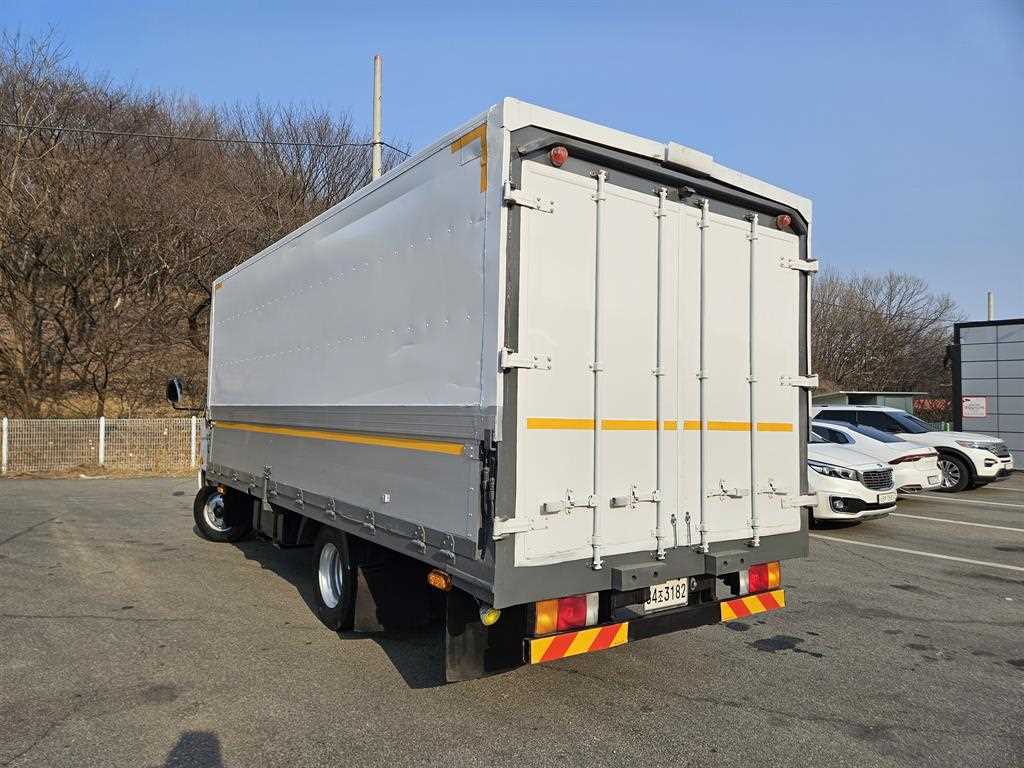 medium and large cargo truck - Vista 6