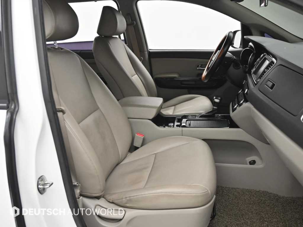 KIA Carnival - Vista 10