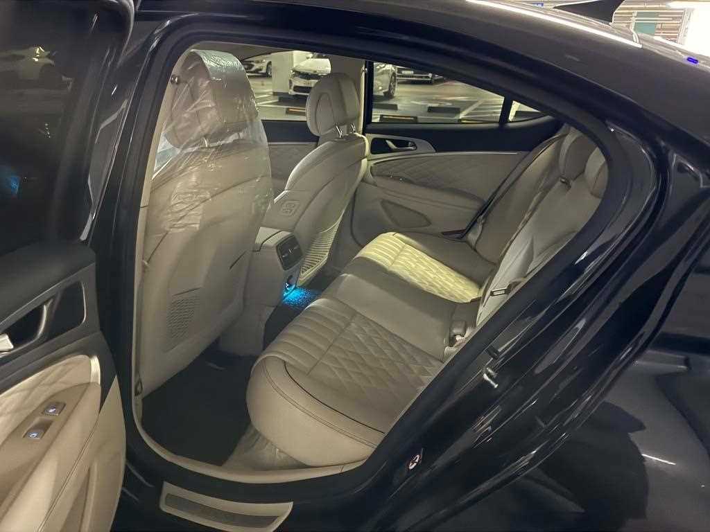 Genesis G70 - Vista 8