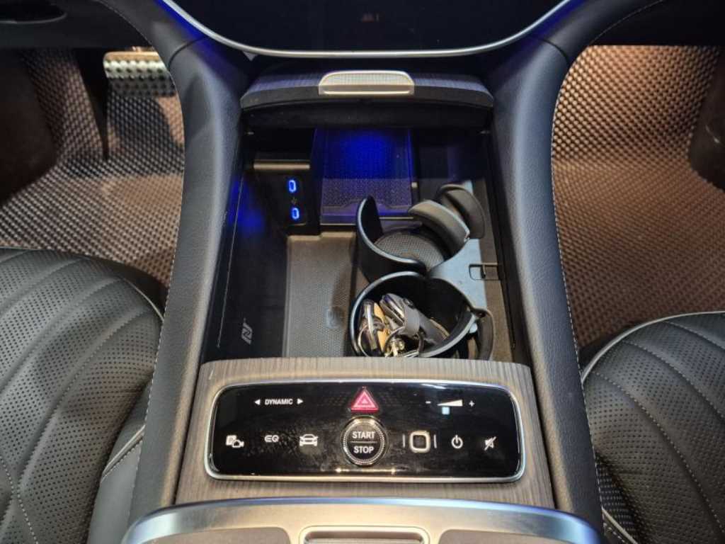 Mercedes Benz EQS - Vista 8