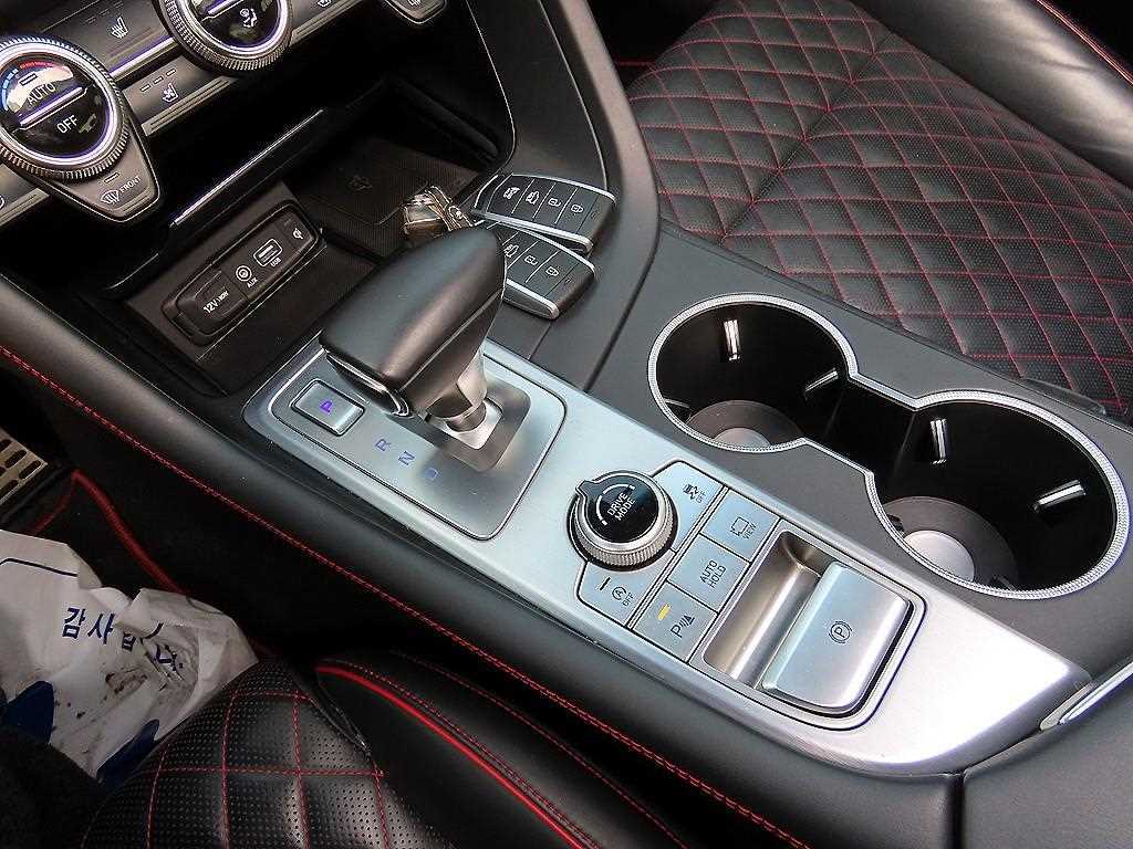 Genesis G70 - Vista 10